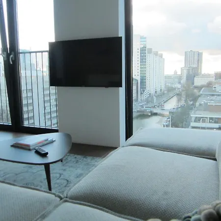 Red Apple Centre Luxury 2 Bedroom Apartment *